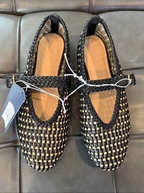 Universal Thread Black and Tan Woven Mary Jane Flats